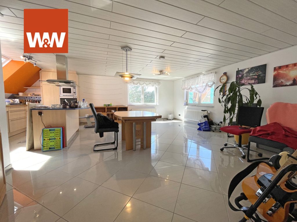 Immobilienangebot - Leonberg - Alle - Großzügige 4-Zi.-Maisonette-Wohnung mit großem Balkon und EBK mitten in Eltingen zu verkaufen!