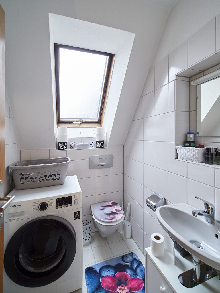 Immobilienangebot - Erlangen / Tennenlohe - Alle - Schöne, großzügige Maisonette-Wohnung mit 4 Zimmern, 2 Balkonen, 
Einbauküche und Tiefgaragenstellplatz in Erlangen-Tennenlohe.

Sofort bezugsfrei.