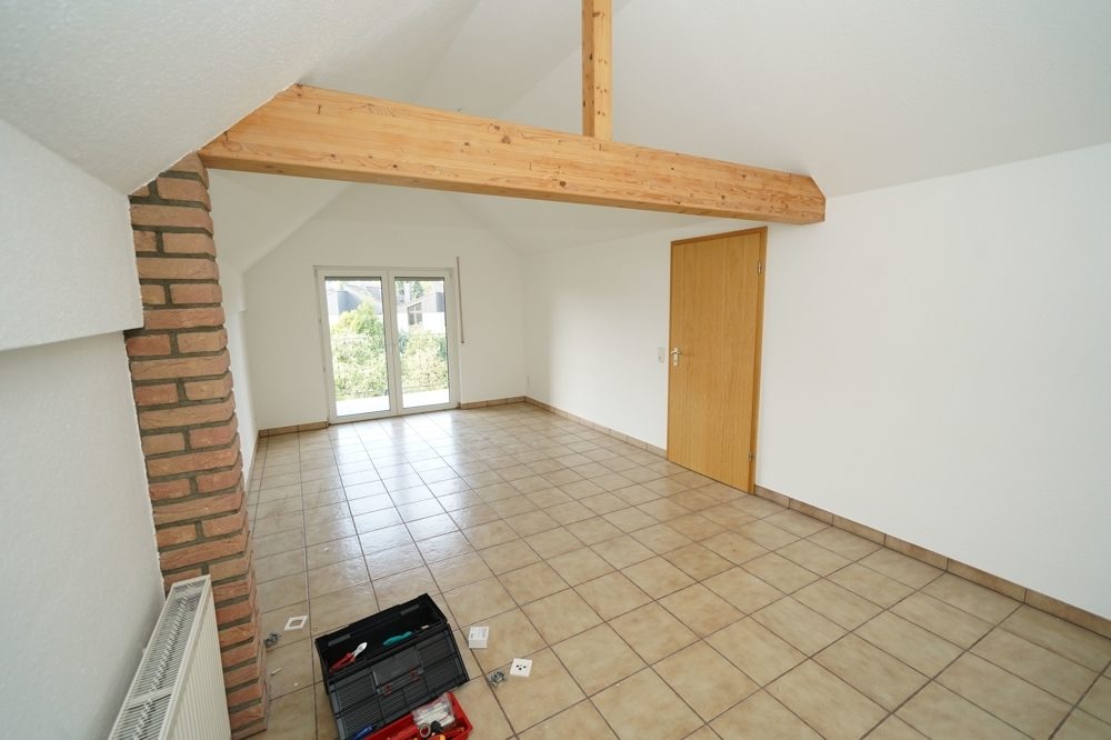 Immobilienangebot - Hürth - Alle - VERMIETET: Charmante Dachgeschosswohnung mit drei Zimmern und Balkon in Hürth-Gleuel