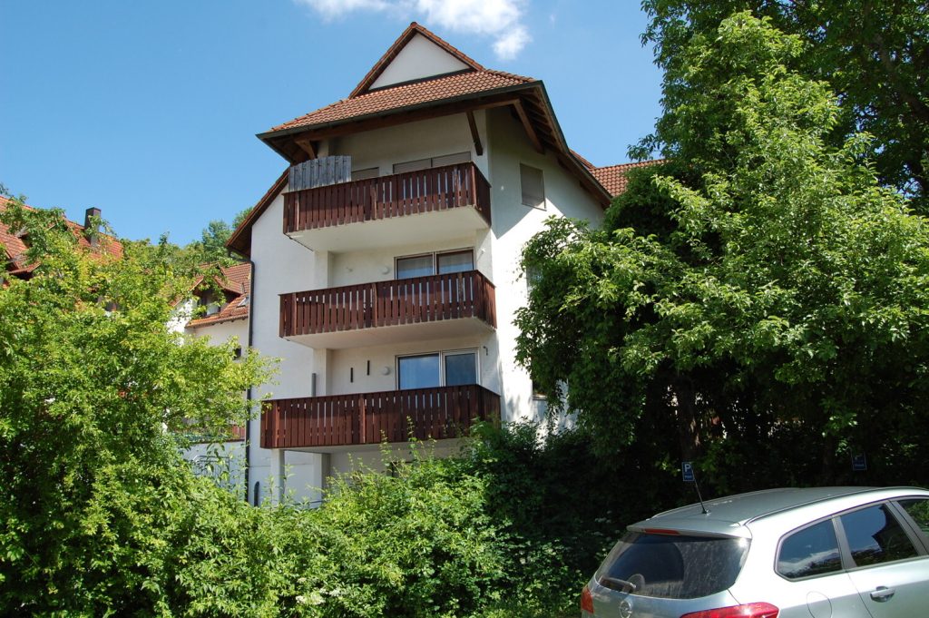 Immobilienangebot - Landau an der Isar - Alle - ***Landau/Isar – untere Stadt-: Großzügige 3-Zi. ETW mit EBK, Südbalkon und PKW-Stellplatz***