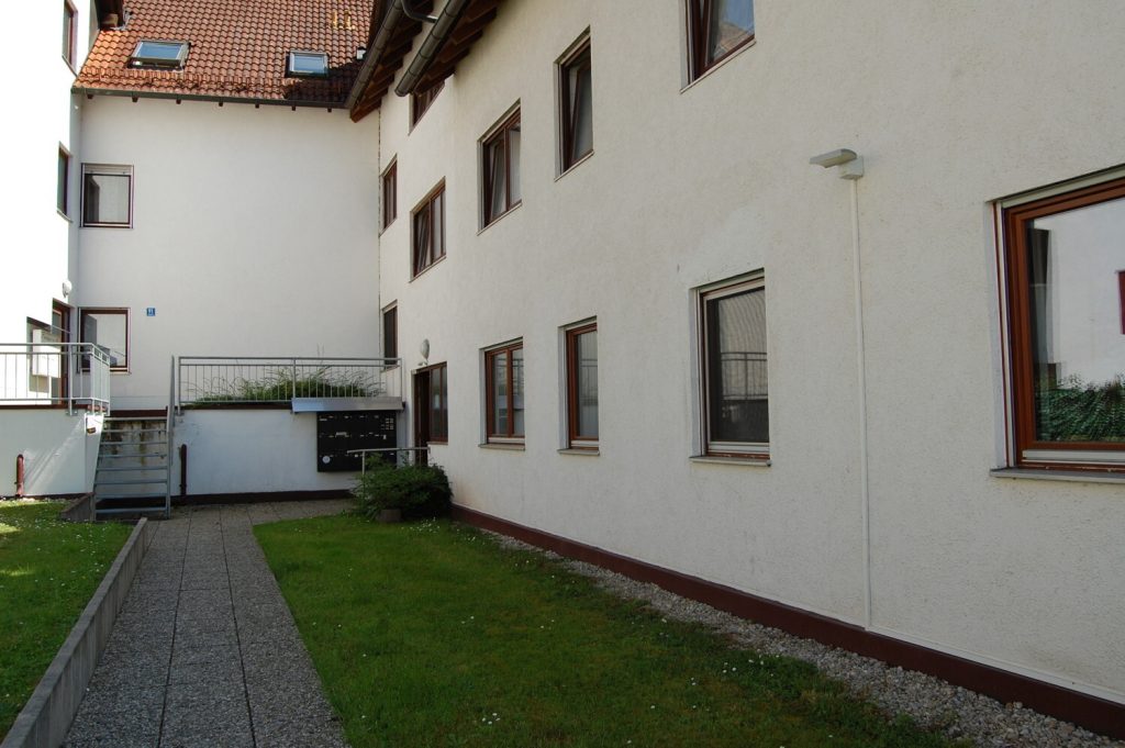 Immobilienangebot - Landau an der Isar - Alle - ***Landau/Isar – untere Stadt-: Großzügige 3-Zi. ETW mit EBK, Südbalkon und PKW-Stellplatz***