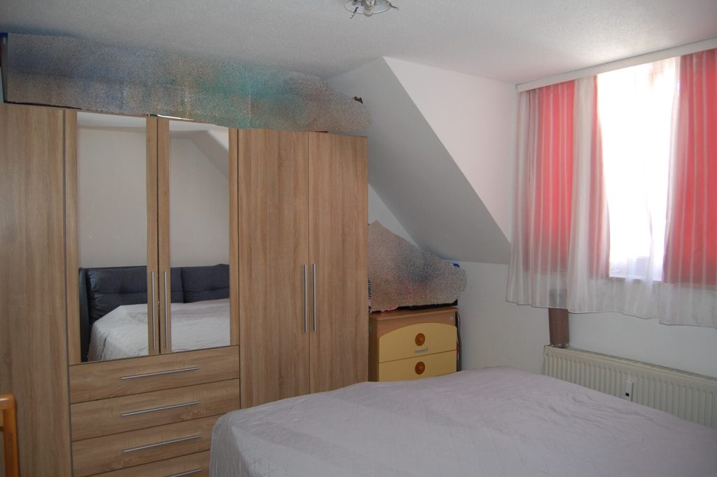 Immobilienangebot - Landau an der Isar - Alle - ***Landau/Isar – untere Stadt-: Großzügige 3-Zi. ETW mit EBK, Südbalkon und PKW-Stellplatz***