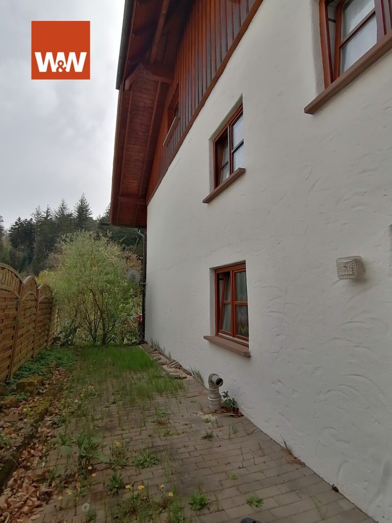 Immobilienangebot - Marxzell - Alle - Tolles Haus im Villa Stil
mit schöner Einliegerwohnung!
