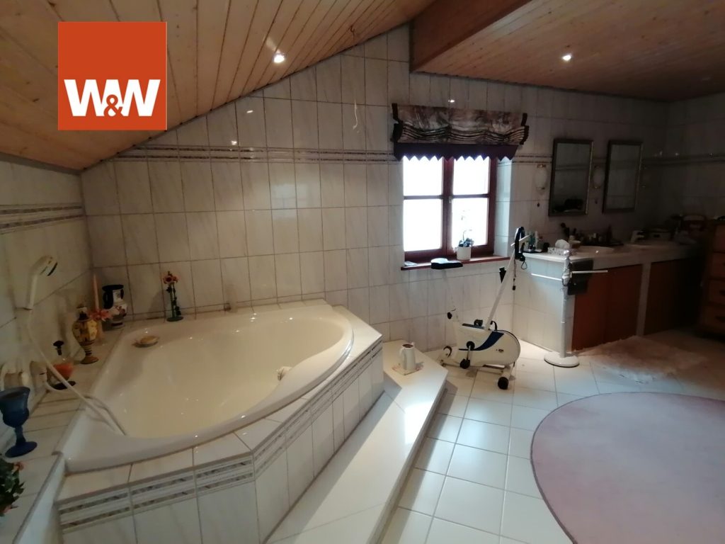 Immobilienangebot - Marxzell - Alle - Tolles Haus im Villa Stil
mit schöner Einliegerwohnung!