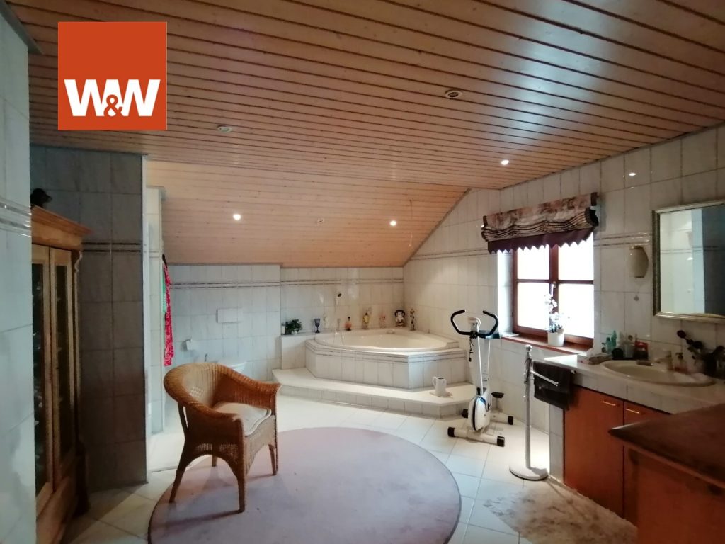Immobilienangebot - Marxzell - Alle - Tolles Haus im Villa Stil
mit schöner Einliegerwohnung!