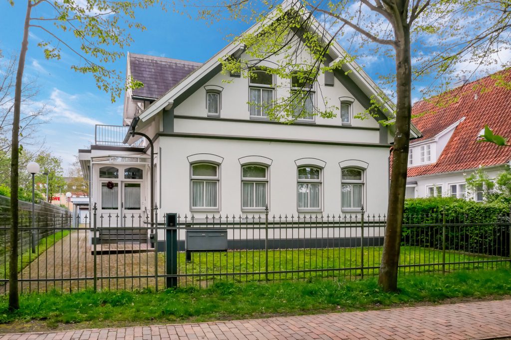 Immobilienangebot - Neumünster - Alle - Exklusive Stadtvilla in zentraler Lage am Park – Ein Zuhause für hohe Ansprüche und viel Platz