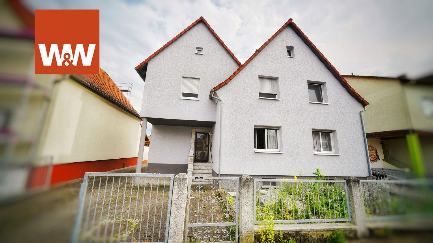 Immobilienangebot - Karlsdorf-Neuthard - Alle - Zweifamilienhaus mit Garten und Scheune