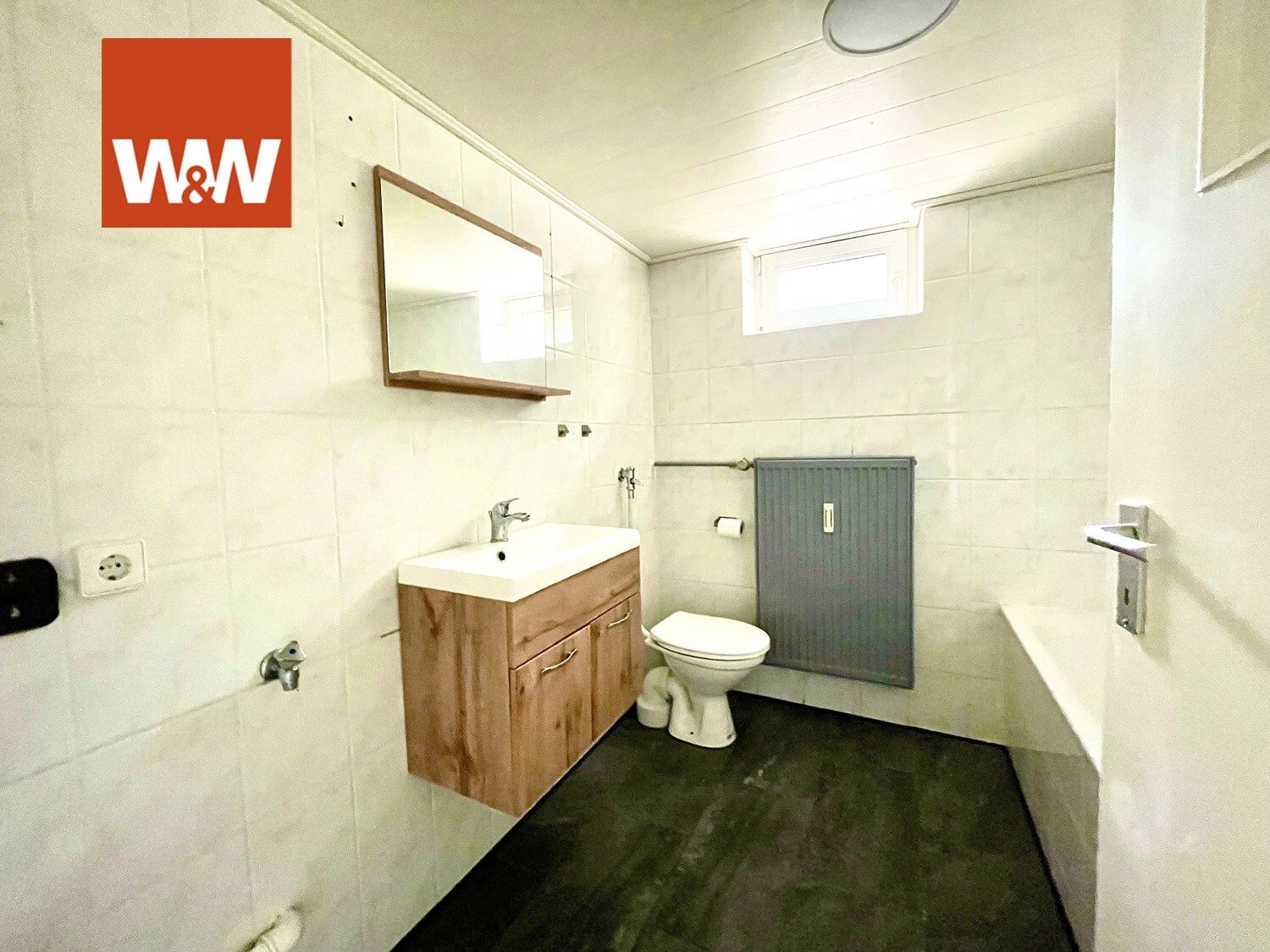 Immobilienangebot - Durmersheim / Würmersheim - Alle - *MEHRGENERATIONENHAUS ODER FÜR KAPITALANLEGER: Wohngebäude mit 3 Einheiten, 2 Garagen, Stellplätze*
