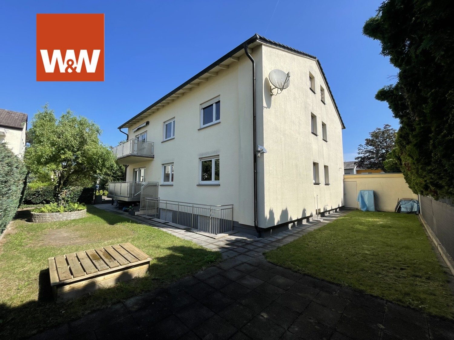 Immobilienangebot - Durmersheim / Würmersheim - Alle - *MEHRGENERATIONENHAUS ODER FÜR KAPITALANLEGER: Wohngebäude mit 3 Einheiten, 2 Garagen, Stellplätze*