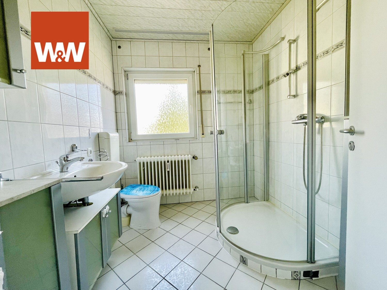 Immobilienangebot - Durmersheim / Würmersheim - Alle - *MEHRGENERATIONENHAUS ODER FÜR KAPITALANLEGER: Wohngebäude mit 3 Einheiten, 2 Garagen, Stellplätze*