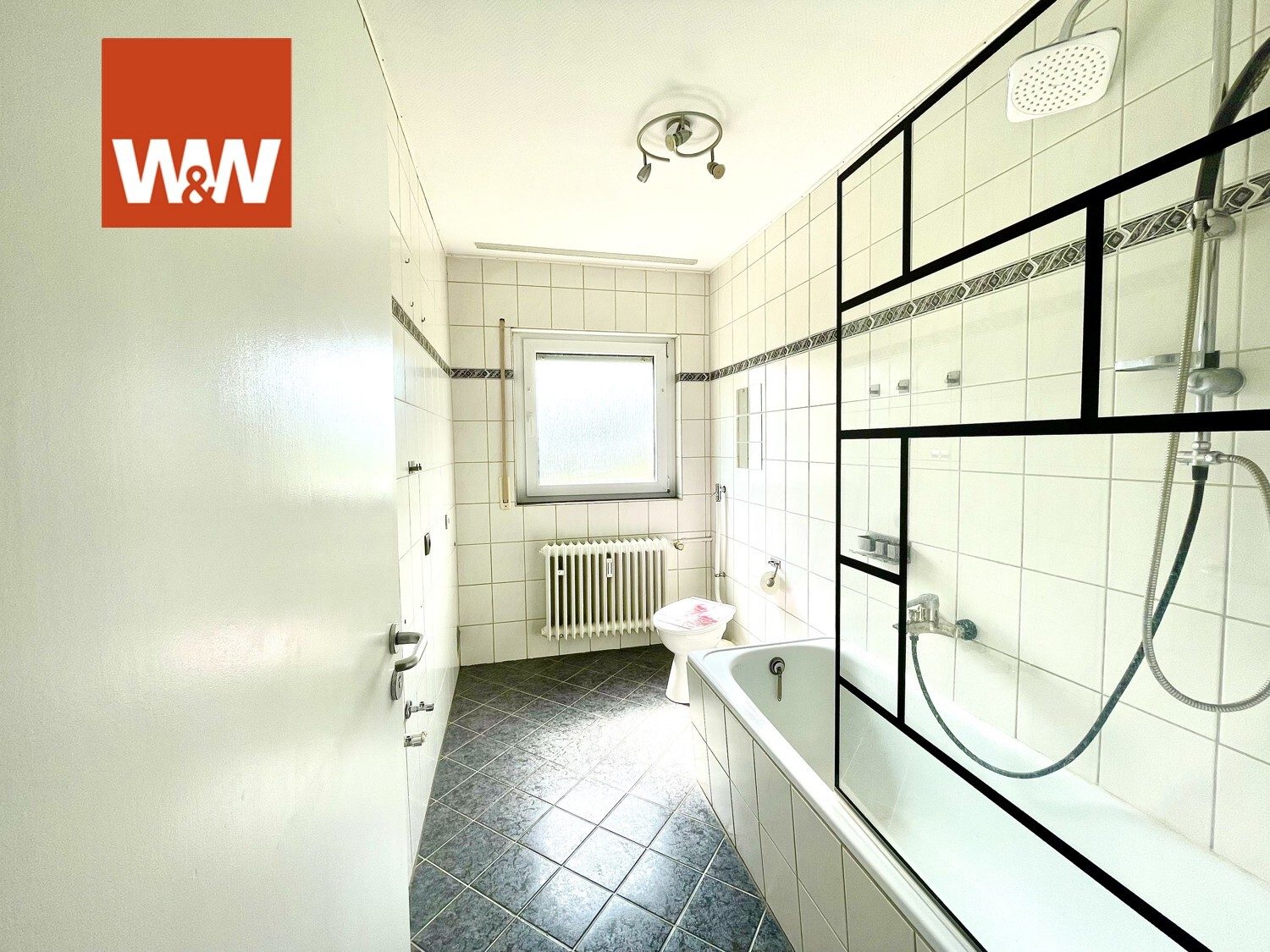 Immobilienangebot - Durmersheim / Würmersheim - Alle - *MEHRGENERATIONENHAUS ODER FÜR KAPITALANLEGER: Wohngebäude mit 3 Einheiten, 2 Garagen, Stellplätze*