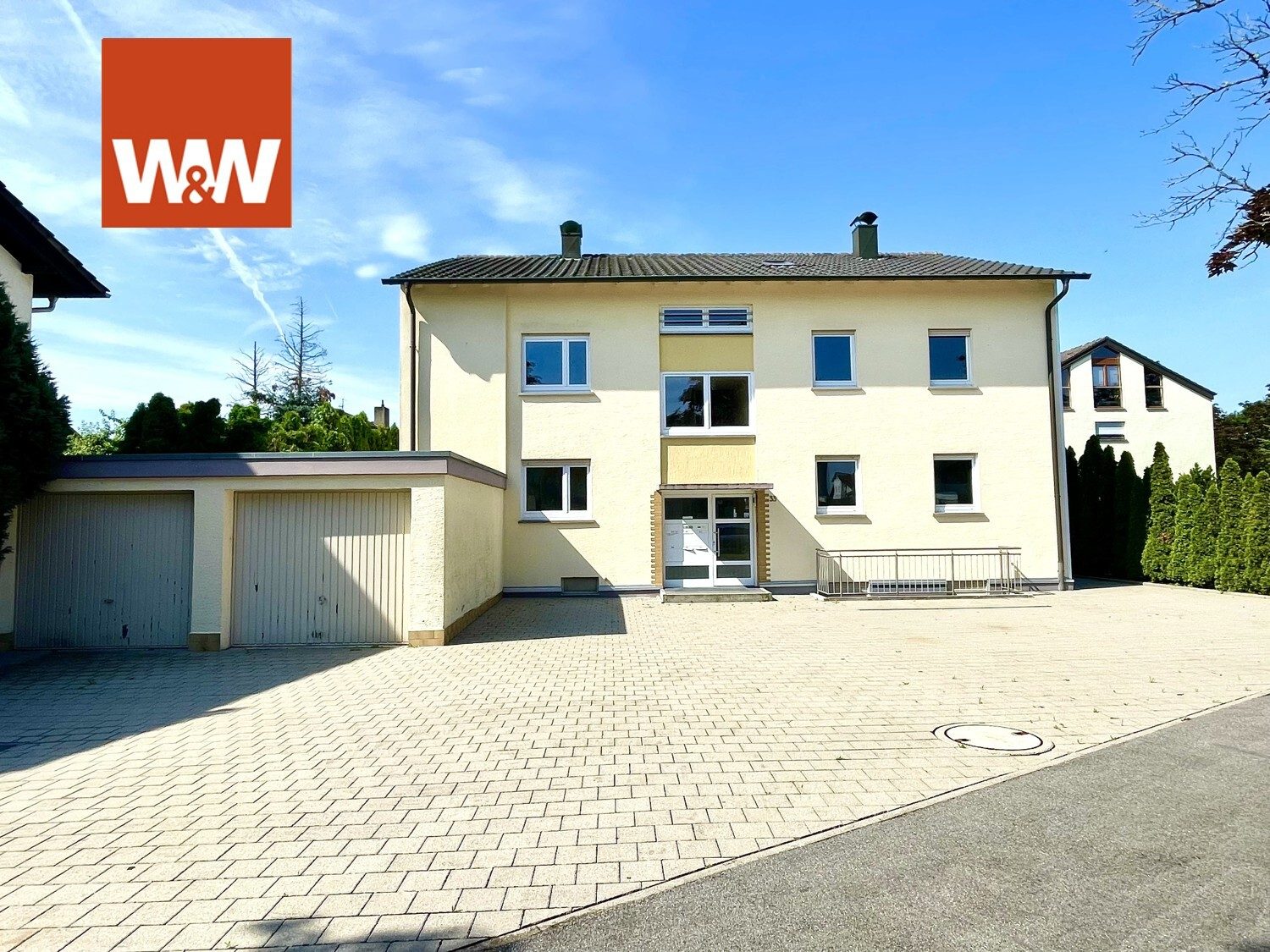 Immobilienangebot - Durmersheim / Würmersheim - Alle - *MEHRGENERATIONENHAUS ODER FÜR KAPITALANLEGER: Wohngebäude mit 3 Einheiten, 2 Garagen, Stellplätze*