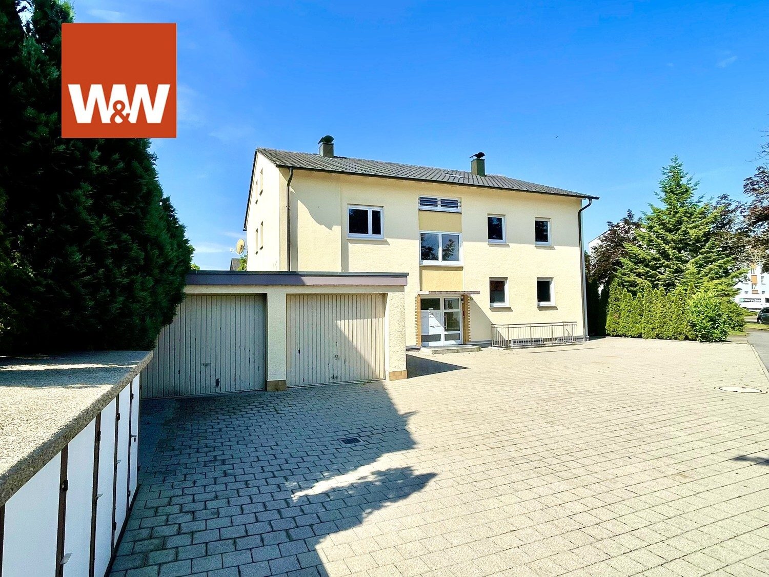 Immobilienangebot - Durmersheim / Würmersheim - Alle - *MEHRGENERATIONENHAUS ODER FÜR KAPITALANLEGER: Wohngebäude mit 3 Einheiten, 2 Garagen, Stellplätze*