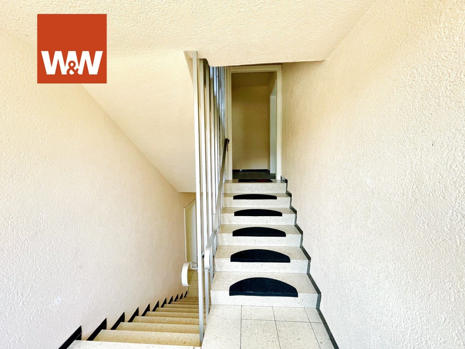 Immobilienangebot - Durmersheim / Würmersheim - Alle - *MEHRGENERATIONENHAUS ODER FÜR KAPITALANLEGER: Wohngebäude mit 3 Einheiten, 2 Garagen, Stellplätze*