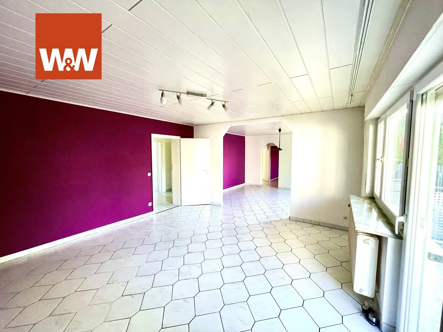 Immobilienangebot - Durmersheim / Würmersheim - Alle - *MEHRGENERATIONENHAUS ODER FÜR KAPITALANLEGER: Wohngebäude mit 3 Einheiten, 2 Garagen, Stellplätze*