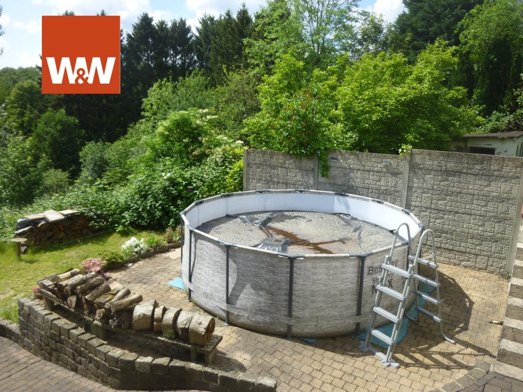 Immobilienangebot - Remscheid - Alle - xxx Kaufpreissenkung xxx
Bökerhöhe,  Doppelhaushälfte mit Anbau,  Doppelgarage und schönem Garten.