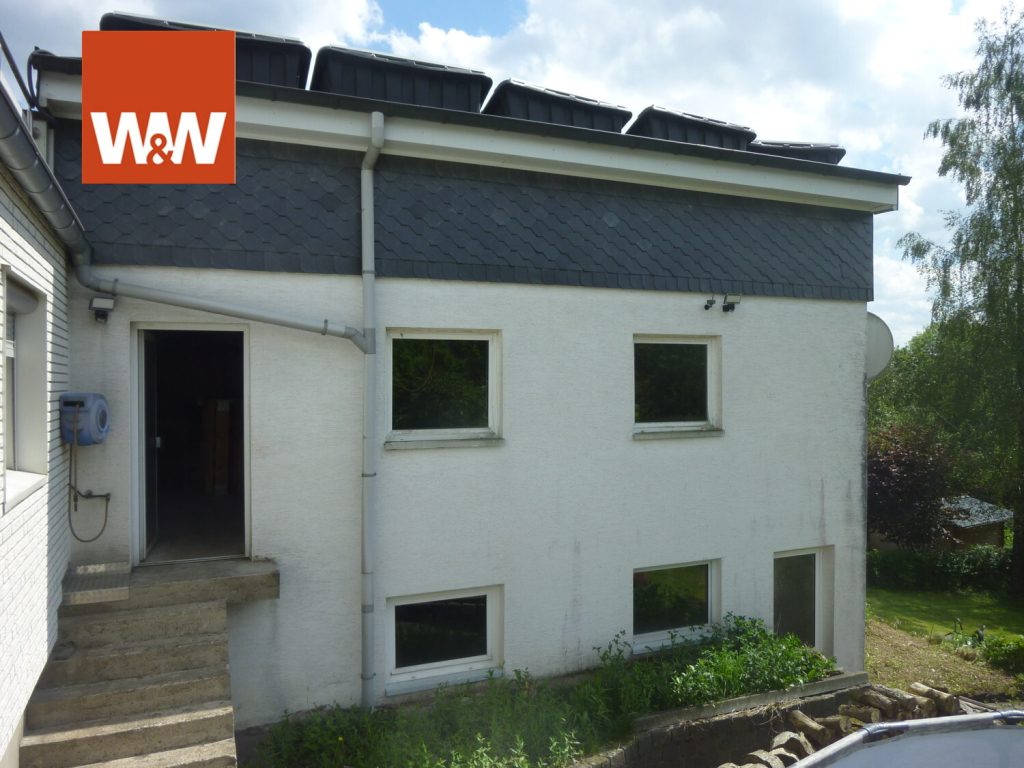 Immobilienangebot - Remscheid - Alle - xxx Kaufpreissenkung xxx
Bökerhöhe,  Doppelhaushälfte mit Anbau,  Doppelgarage und schönem Garten.