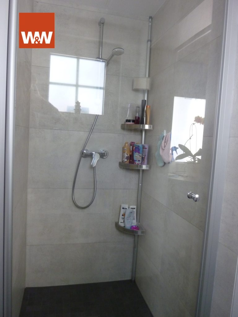 Immobilienangebot - Remscheid - Alle - xxx Kaufpreissenkung xxx
Bökerhöhe,  Doppelhaushälfte mit Anbau,  Doppelgarage und schönem Garten.