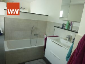 Immobilienangebot - Remscheid - Alle - xxx Kaufpreissenkung xxx
Bökerhöhe,  Doppelhaushälfte mit Anbau,  Doppelgarage und schönem Garten.