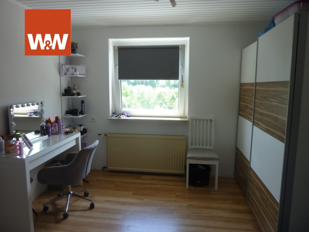 Immobilienangebot - Remscheid - Alle - xxx Kaufpreissenkung xxx
Bökerhöhe,  Doppelhaushälfte mit Anbau,  Doppelgarage und schönem Garten.