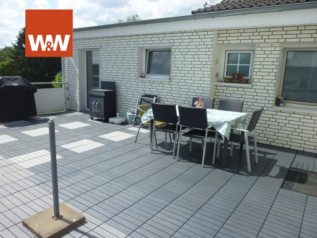 Immobilienangebot - Remscheid - Alle - xxx Kaufpreissenkung xxx
Bökerhöhe,  Doppelhaushälfte mit Anbau,  Doppelgarage und schönem Garten.