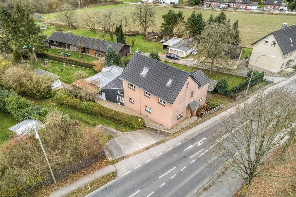 Immobilienangebot - Leichlingen - Alle - Großzügiges Ein- oder Zweifamilienhaus mit Charme, Gartenparadies & vielen Möglichkeiten