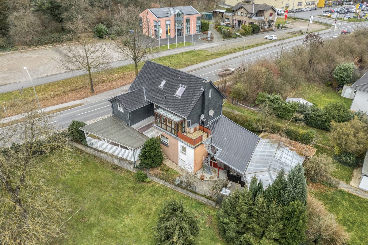 Immobilienangebot - Leichlingen - Alle - Großzügiges Ein- oder Zweifamilienhaus mit Charme, Gartenparadies & vielen Möglichkeiten