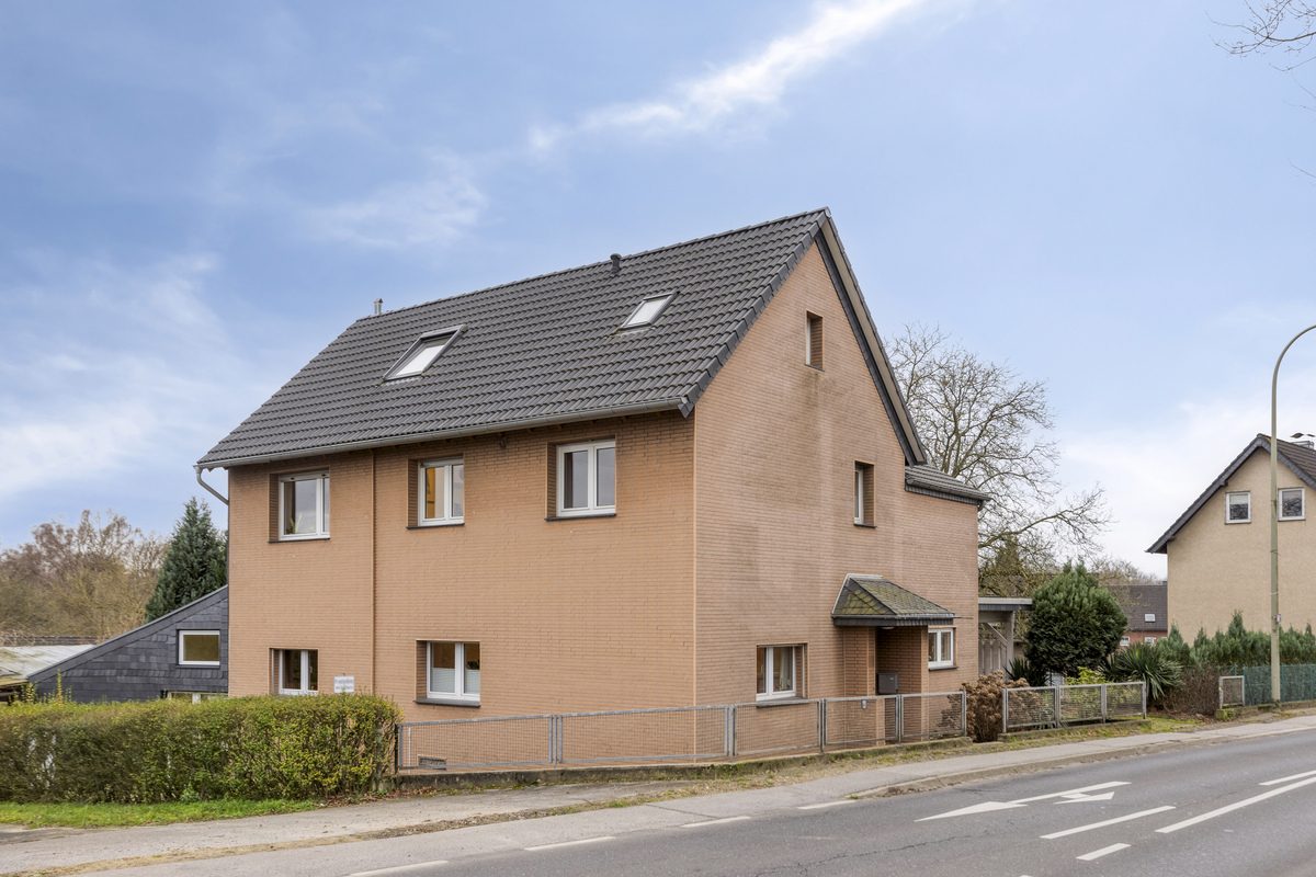 Immobilienangebot - Leichlingen - Alle - Großzügiges Ein- oder Zweifamilienhaus mit Charme, Gartenparadies & vielen Möglichkeiten