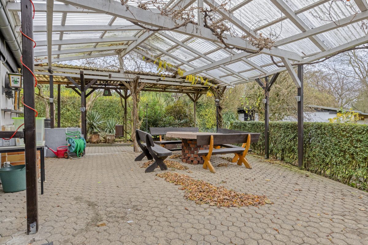 Immobilienangebot - Leichlingen - Alle - Großzügiges Ein- oder Zweifamilienhaus mit Charme, Gartenparadies & vielen Möglichkeiten