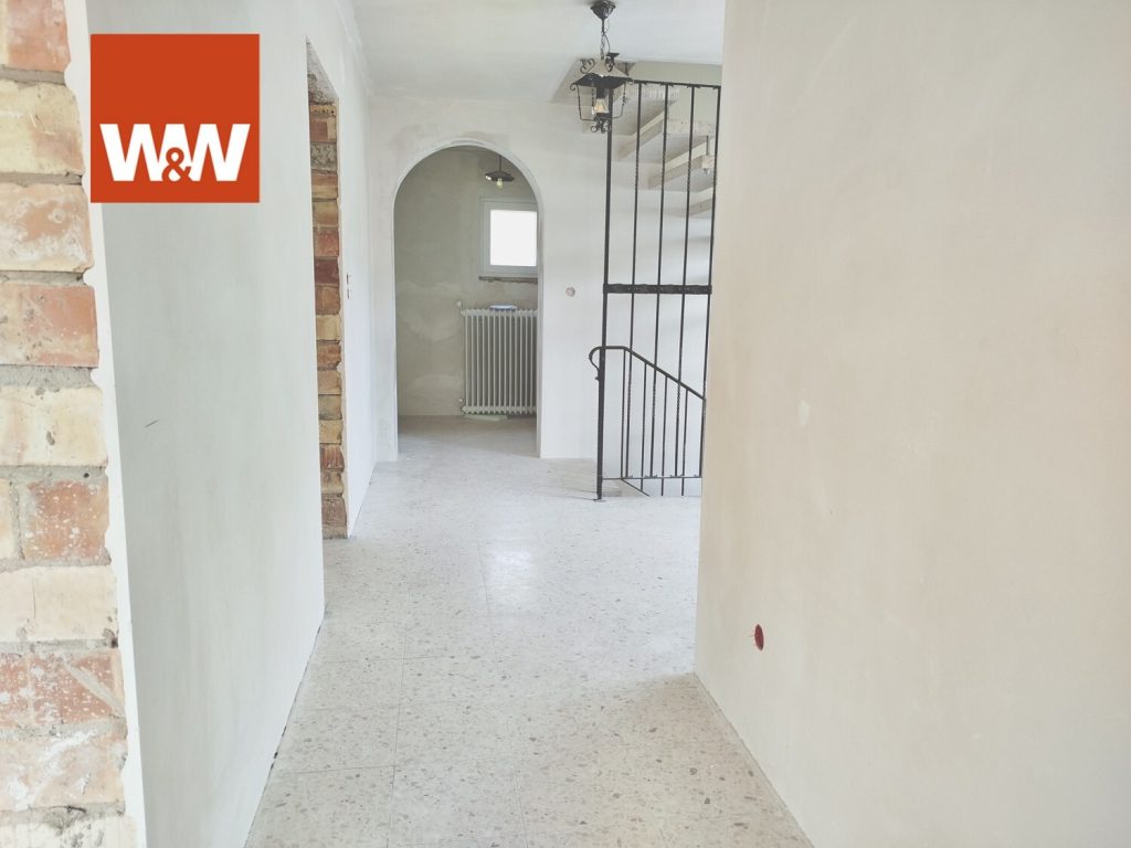 Immobilienangebot - Münchweiler am Klingbach - Alle - Teilsaniertes Einfamilienhaus mit viel Gestaltungspotential auf traumhaft gelegenem Grundstück
