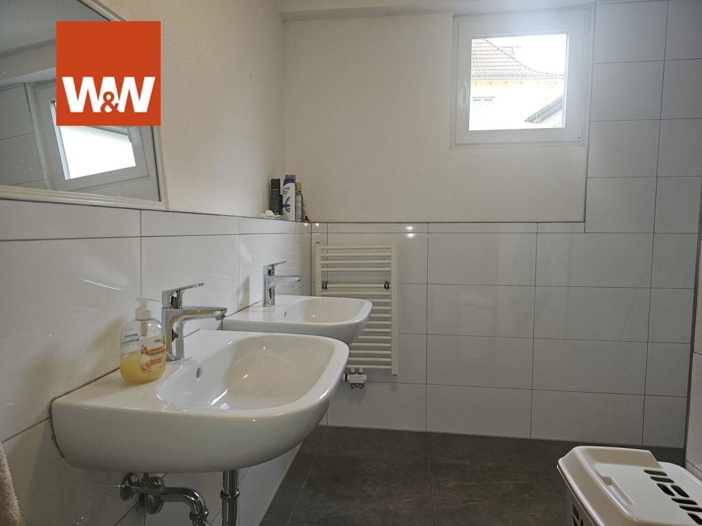 Immobilienangebot - Waiblingen - Alle - Gut vermietete Vierzimmerwohnung mit zwei Stellplätzen im Herzen von Waiblingen.
Super Zentral!!!