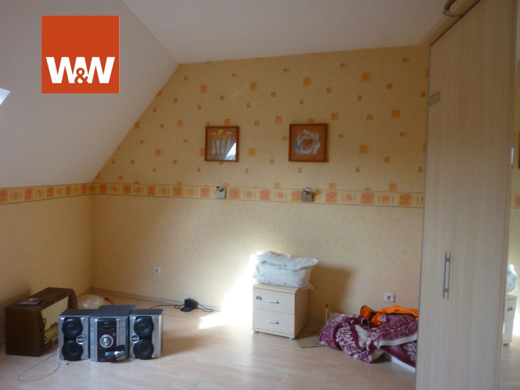 Immobilienangebot - Solingen - Alle - (Kaufpreissenkung)   Gepflegte 3-Zimmer Altbau-Dachgeschosswohnung in Innenstadtlage von Solingen