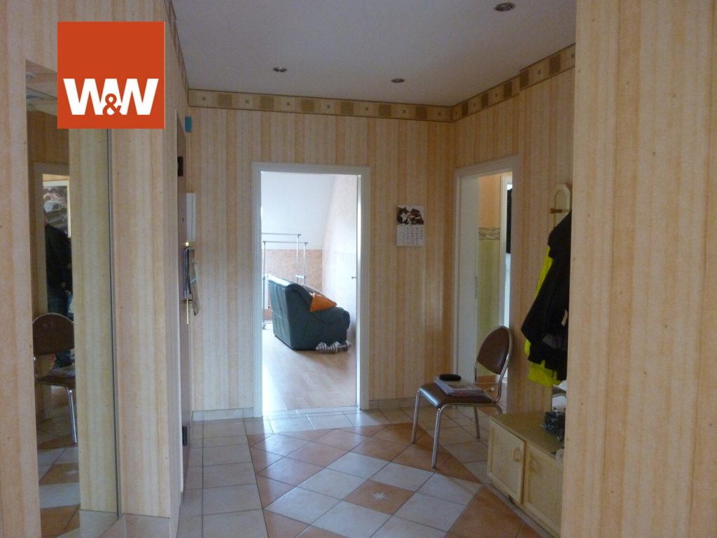 Immobilienangebot - Solingen - Alle - (Kaufpreissenkung)   Gepflegte 3-Zimmer Altbau-Dachgeschosswohnung in Innenstadtlage von Solingen