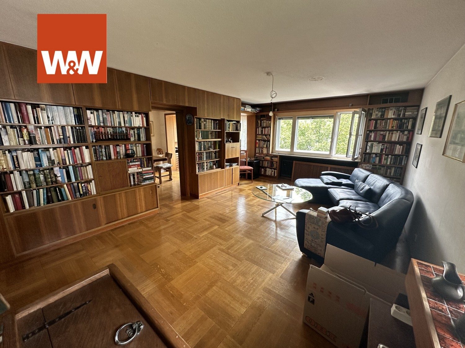 Immobilienangebot - Stuttgart - Alle - Exklusive 4-Zimmerwohnung mit großer Einliegerwohnung, 2 Garagen und schönem Garten in Stgt.-Ost