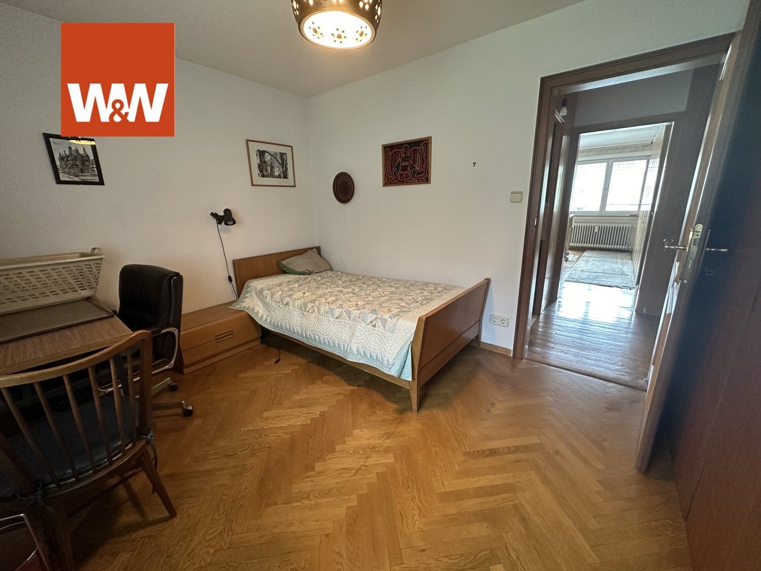 Immobilienangebot - Stuttgart - Alle - Exklusive 4-Zimmerwohnung mit großer Einliegerwohnung, 2 Garagen und schönem Garten in Stgt.-Ost