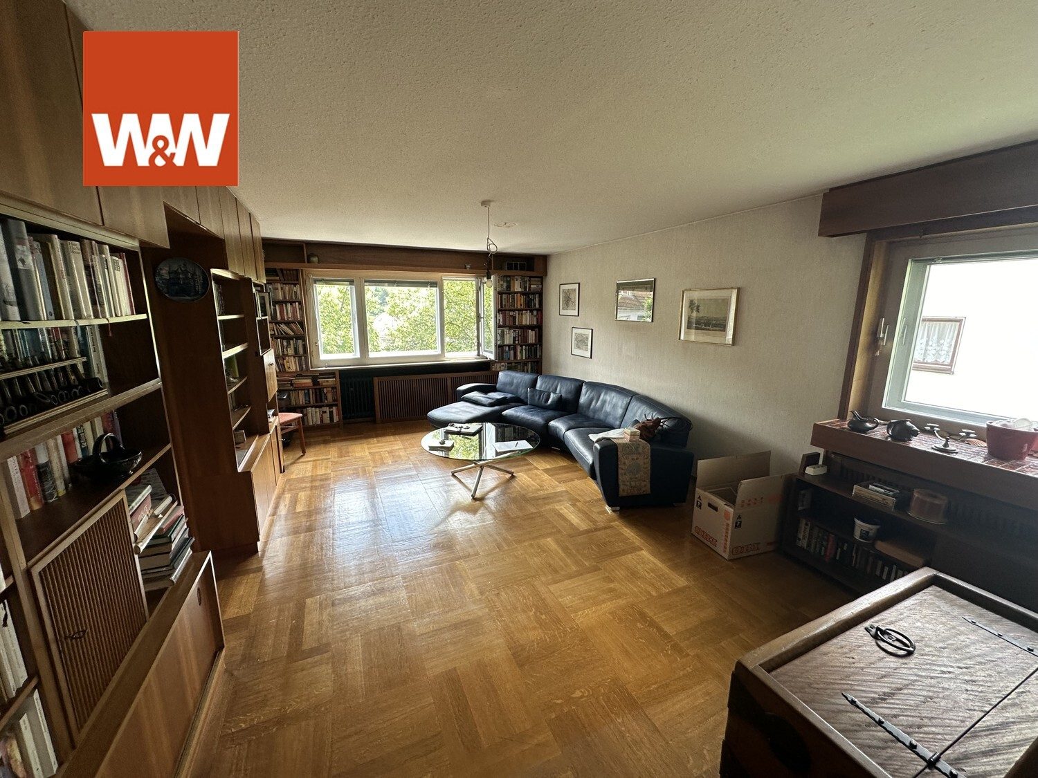 Immobilienangebot - Stuttgart - Alle - Exklusive 4-Zimmerwohnung mit großer Einliegerwohnung, 2 Garagen und schönem Garten in Stgt.-Ost