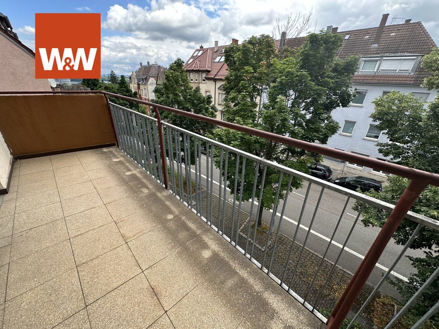 Immobilienangebot - Stuttgart - Alle - Exklusive 4-Zimmerwohnung mit großer Einliegerwohnung, 2 Garagen und schönem Garten in Stgt.-Ost