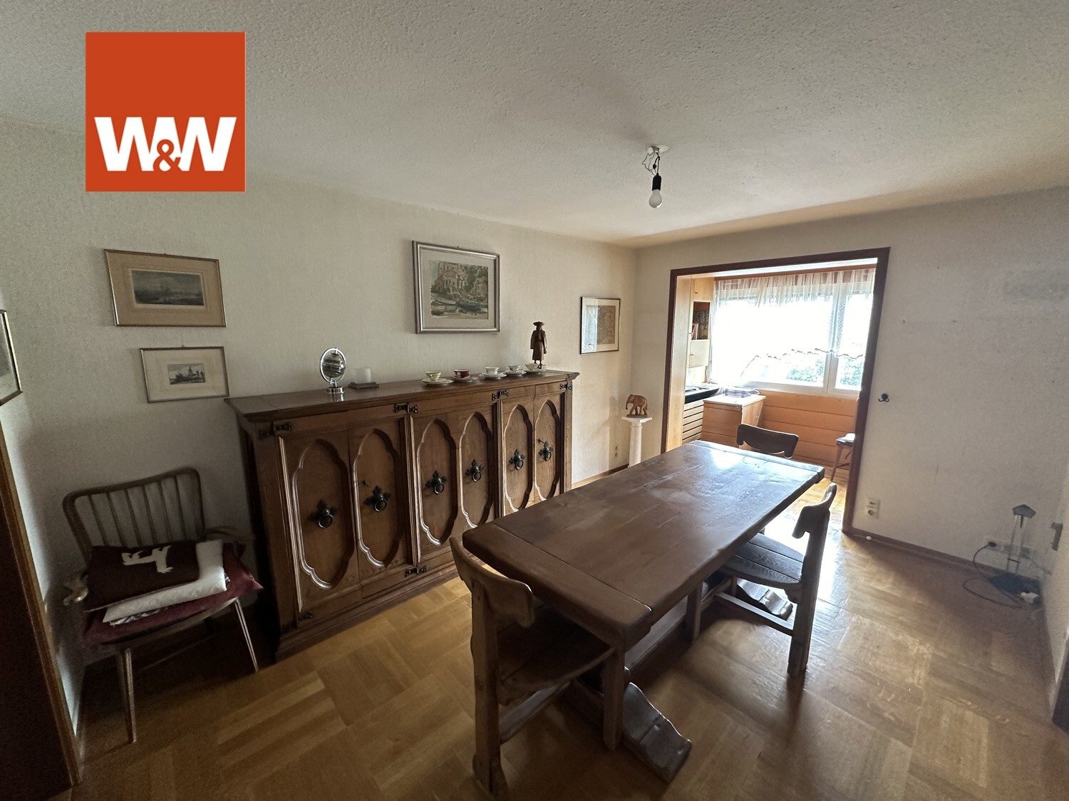 Immobilienangebot - Stuttgart - Alle - Exklusive 4-Zimmerwohnung mit großer Einliegerwohnung, 2 Garagen und schönem Garten in Stgt.-Ost
