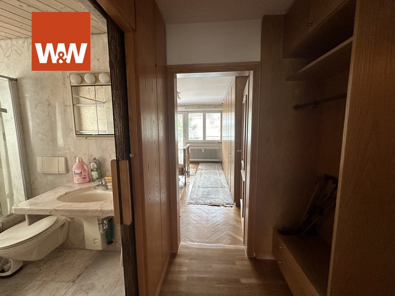 Immobilienangebot - Stuttgart - Alle - Exklusive 4-Zimmerwohnung mit großer Einliegerwohnung, 2 Garagen und schönem Garten in Stgt.-Ost