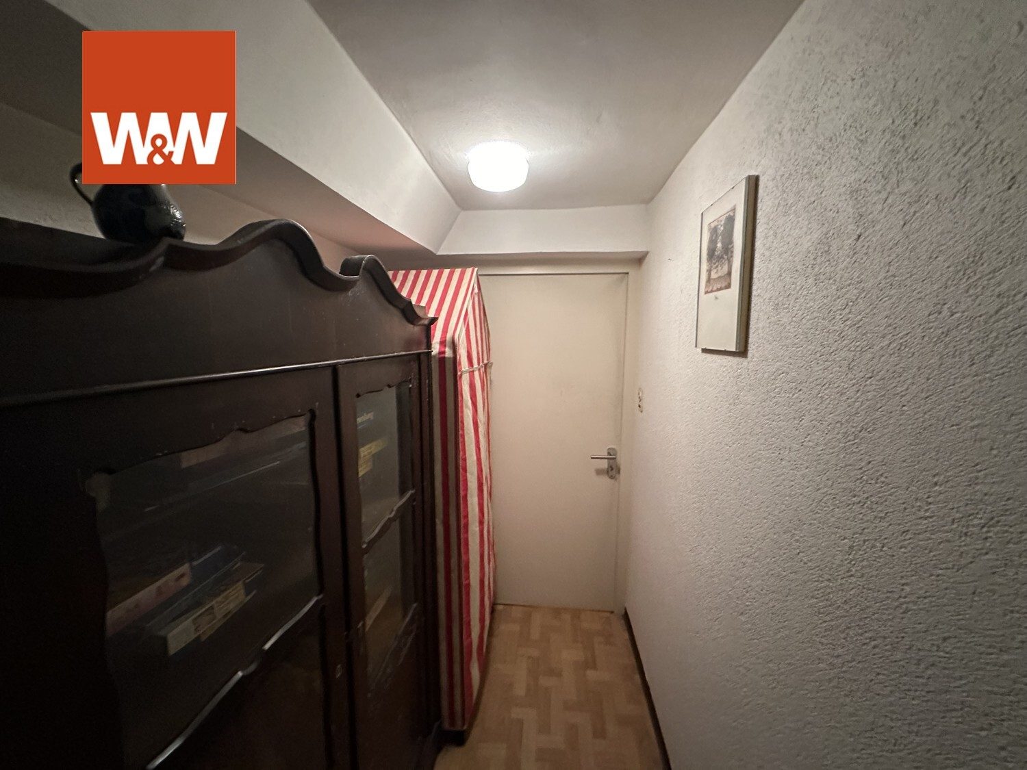 Immobilienangebot - Stuttgart - Alle - Exklusive 4-Zimmerwohnung mit großer Einliegerwohnung, 2 Garagen und schönem Garten in Stgt.-Ost