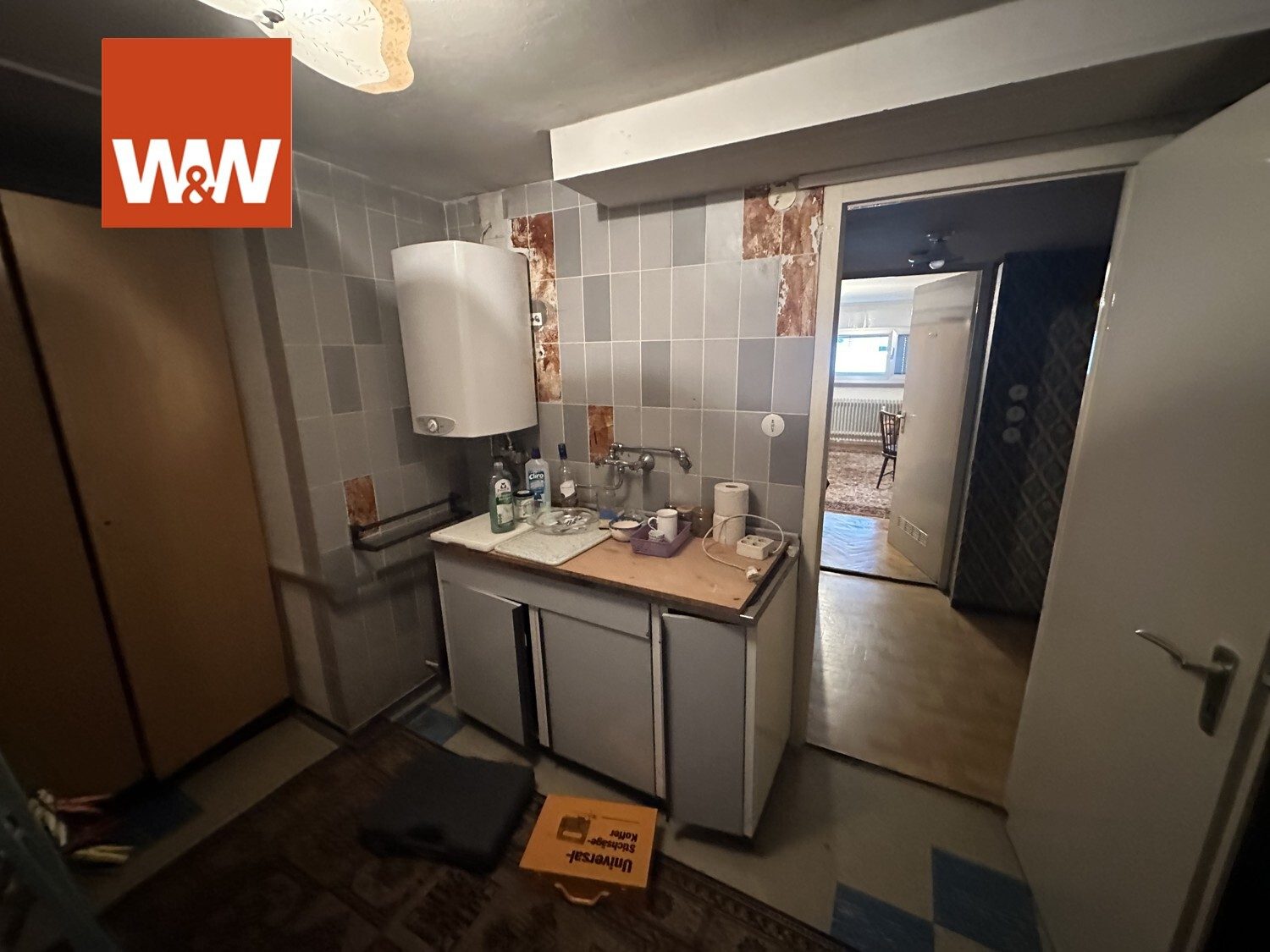 Immobilienangebot - Stuttgart - Alle - Exklusive 4-Zimmerwohnung mit großer Einliegerwohnung, 2 Garagen und schönem Garten in Stgt.-Ost