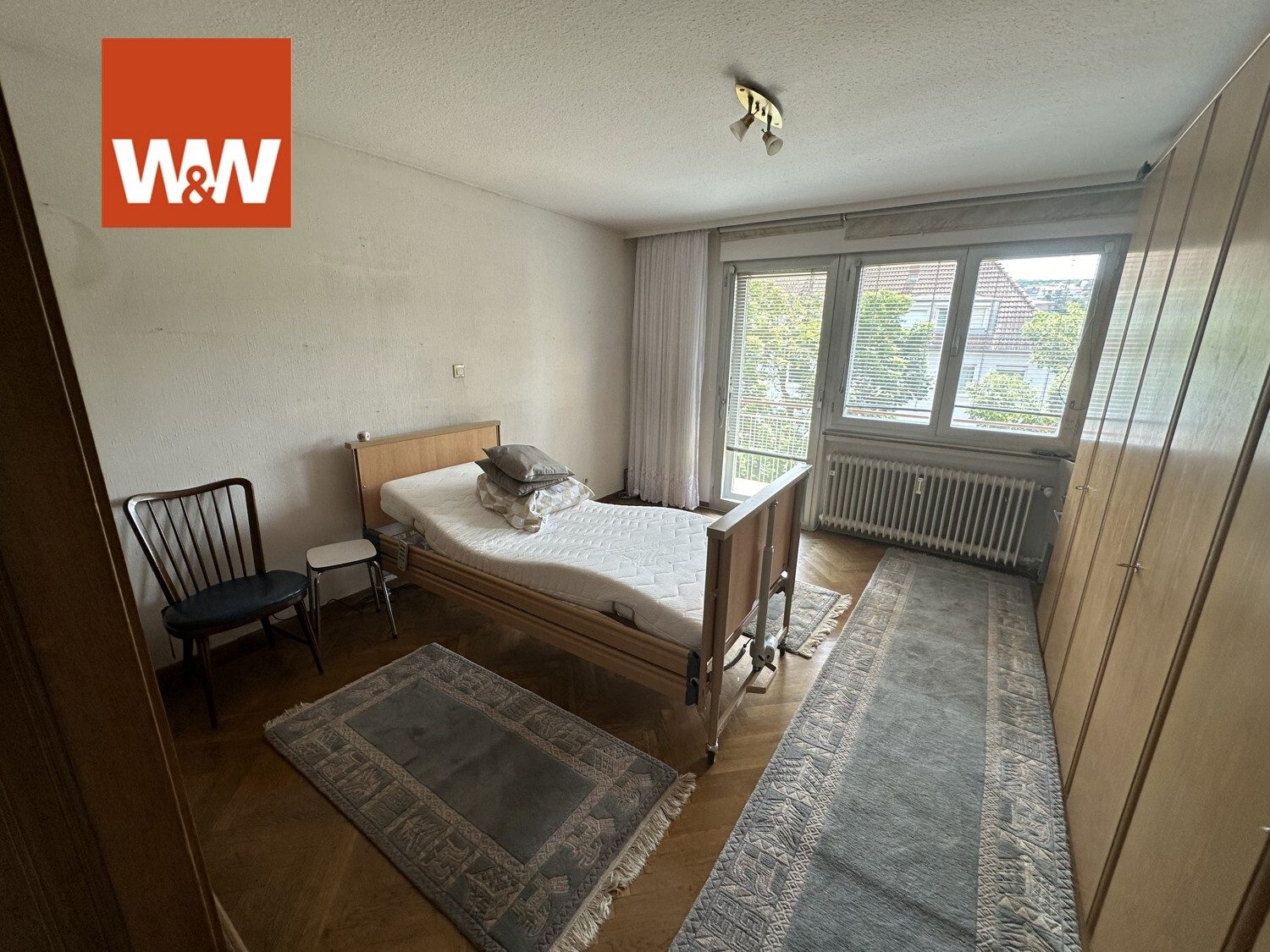Immobilienangebot - Stuttgart - Alle - Exklusive 4-Zimmerwohnung mit großer Einliegerwohnung, 2 Garagen und schönem Garten in Stgt.-Ost