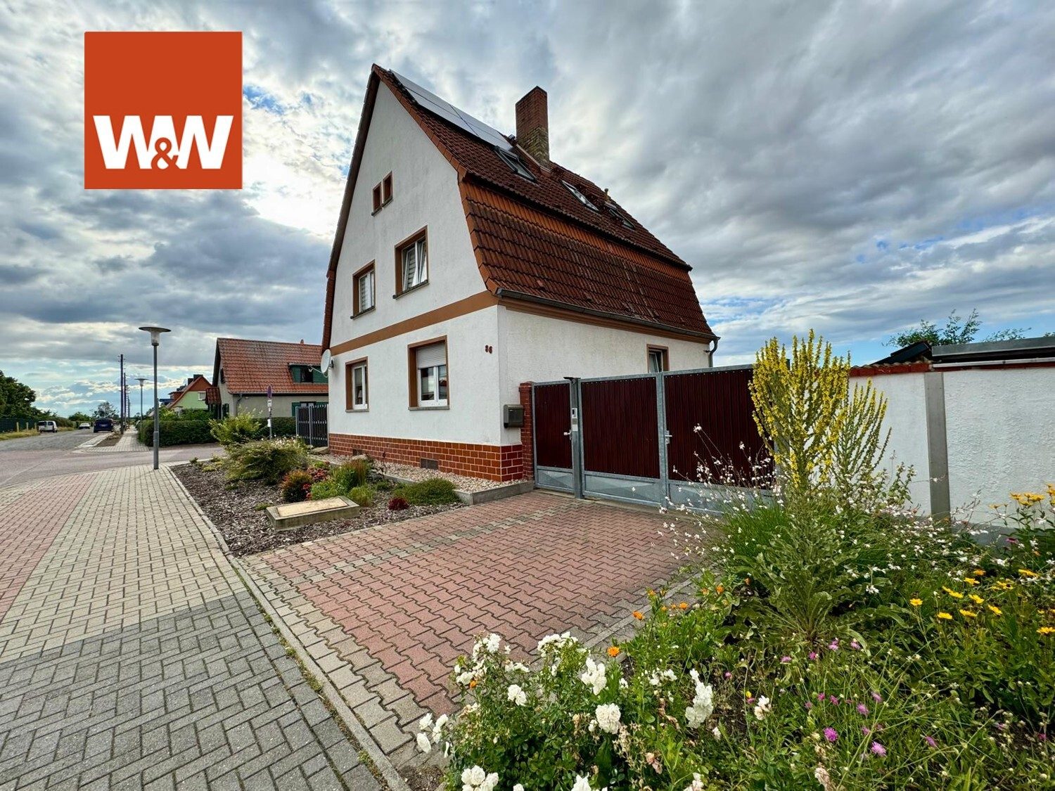 Immobilienangebot - Zerbst - Alle - Ihr Traum vom Eigenheim wird wahr! Geräumiges Einfamilienhaus mit gepflegtem Garten zu verkaufen!