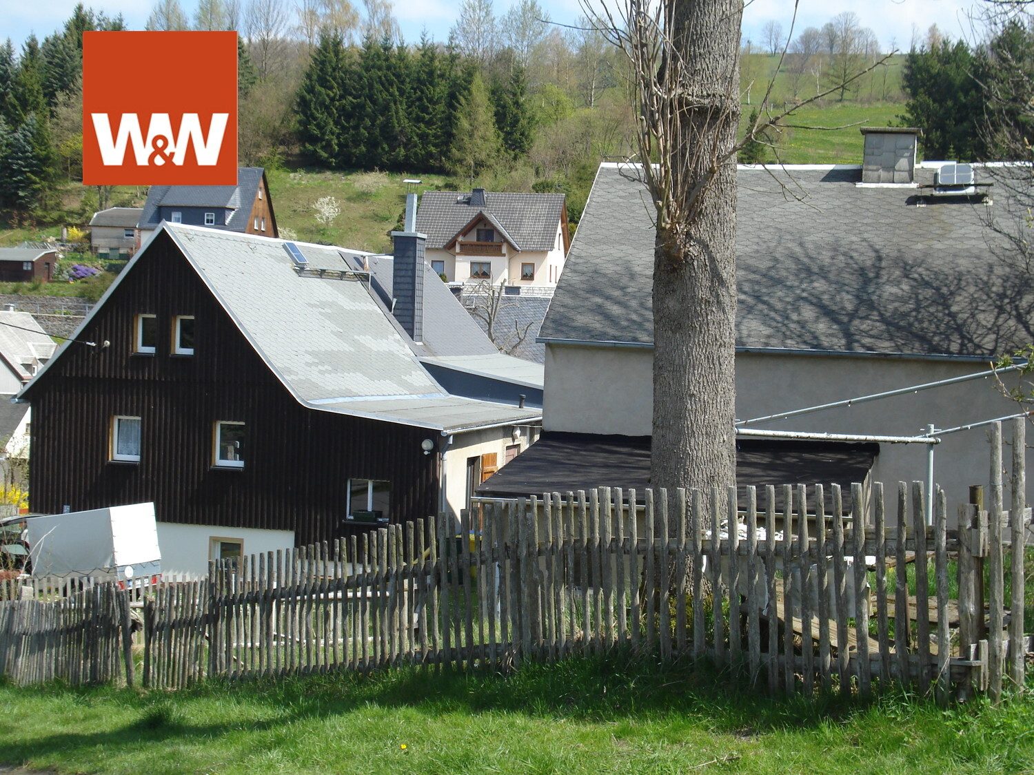 Immobilienangebot - Jöhstadt / Steinbach - Alle - Einfamilienhaus mit Sanierungsbedarf und großem Nebengebäude
