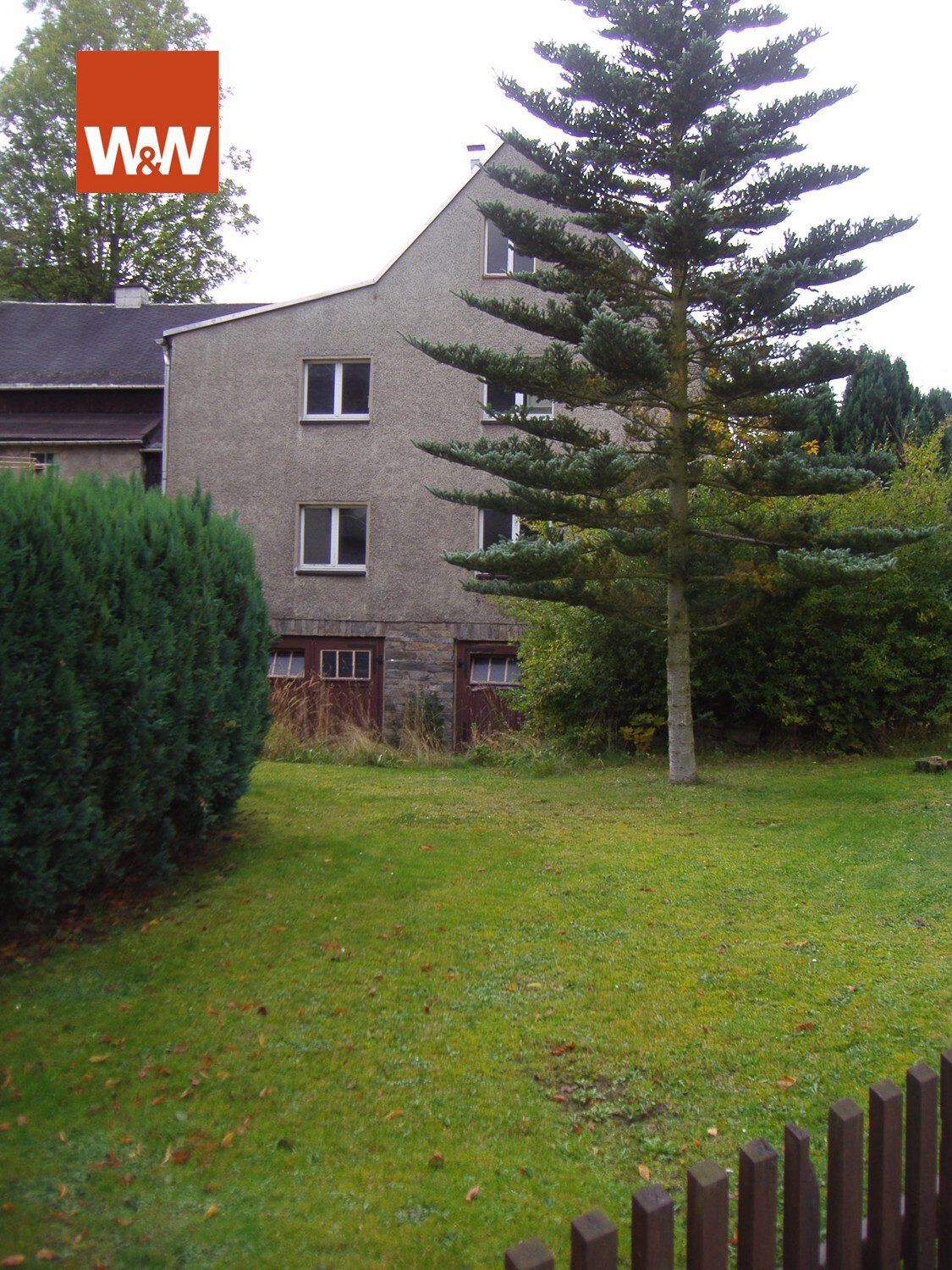Immobilienangebot - Jöhstadt / Steinbach - Alle - Einfamilienhaus mit Sanierungsbedarf und großem Nebengebäude