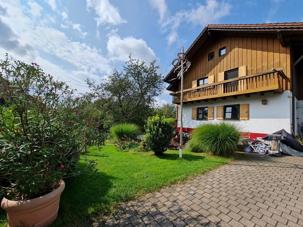 Immobilienangebot - Passau - Alle - Traumhaftes Zweifamilienhaus - Exklusive Ausstattung & weitläufiges, uneinsehbares Gartenparadies