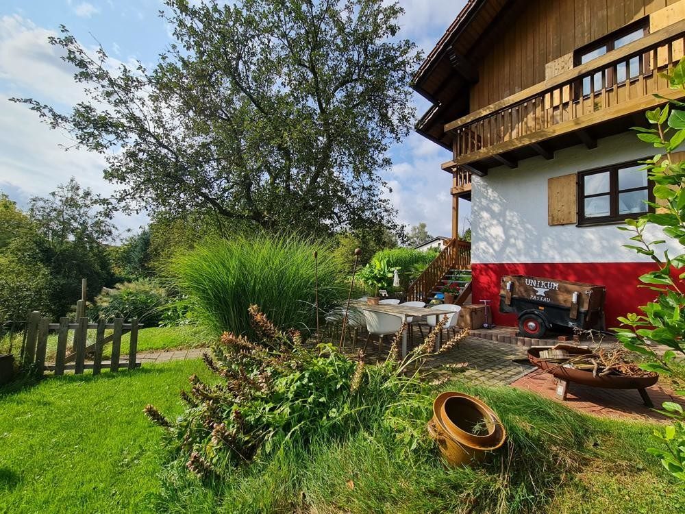 Immobilienangebot - Passau - Alle - Traumhaftes Zweifamilienhaus - Exklusive Ausstattung & weitläufiges, uneinsehbares Gartenparadies