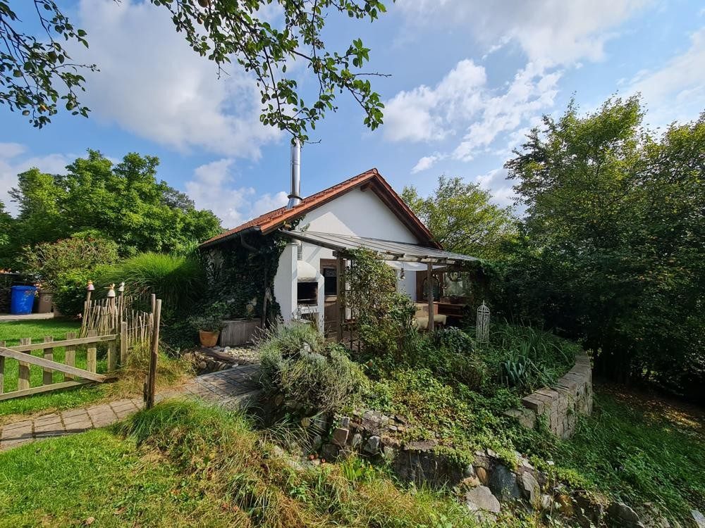 Immobilienangebot - Passau - Alle - Traumhaftes Zweifamilienhaus - Exklusive Ausstattung & weitläufiges, uneinsehbares Gartenparadies