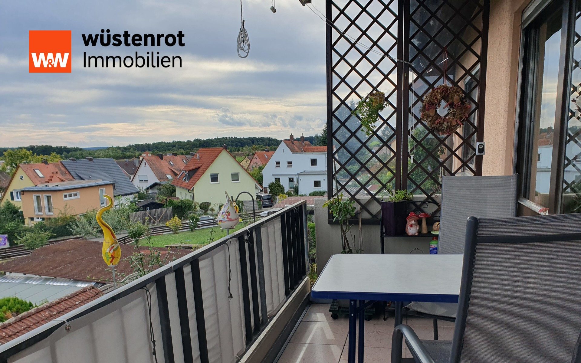 Immobilienangebot - Zirndorf - Alle - Zirndorf - Zweifamilienhaus mit vorbereitetem DG Ausbau für eine weitere Wohnung im Haus !