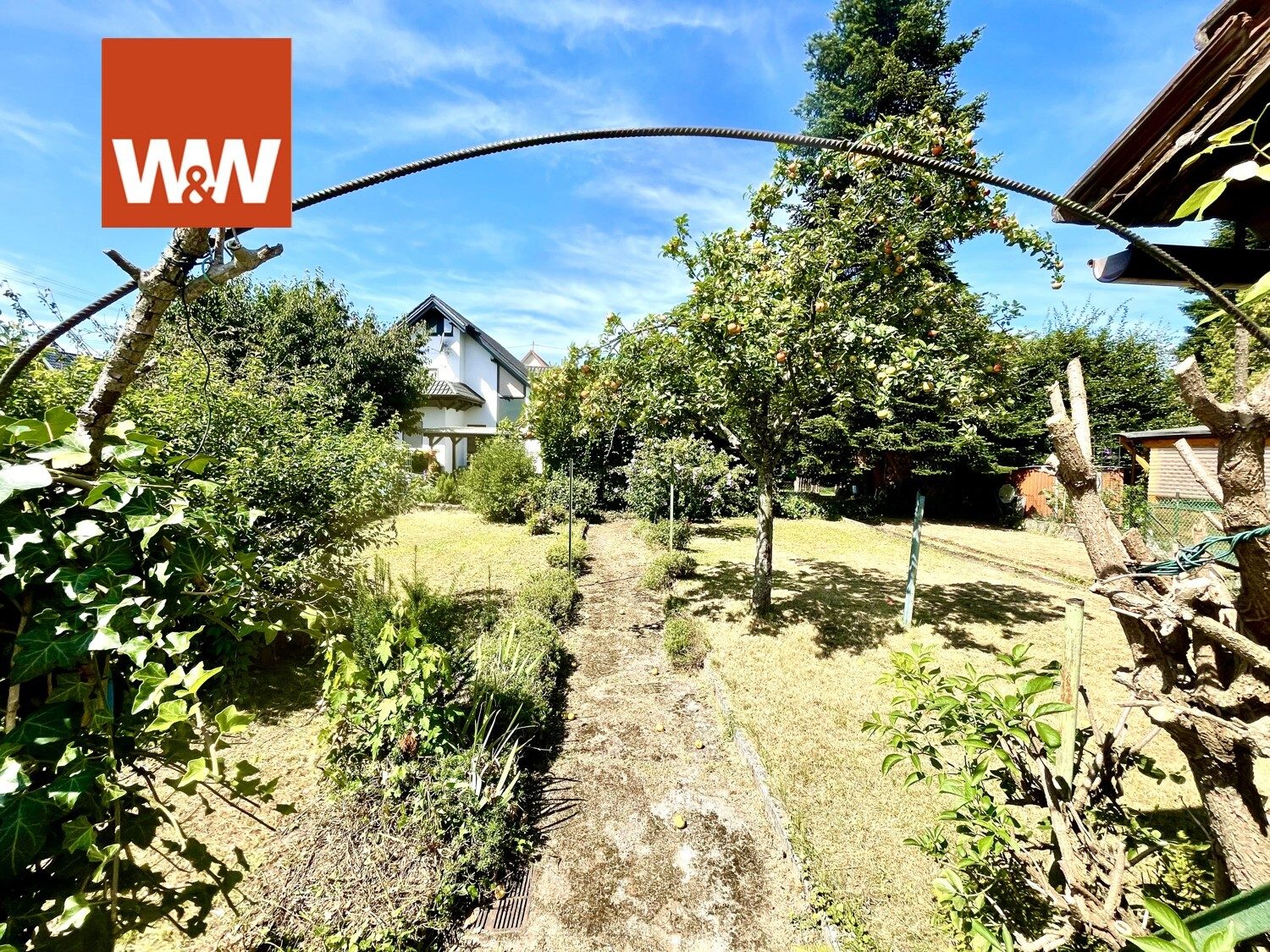 Immobilienangebot - Baden-Baden - Alle - BEVORZUGTE WOHNLAGE MIT VIEL POTENZIAL: Zweifamilienhaus mit Anbau und großem Gartengrundstück